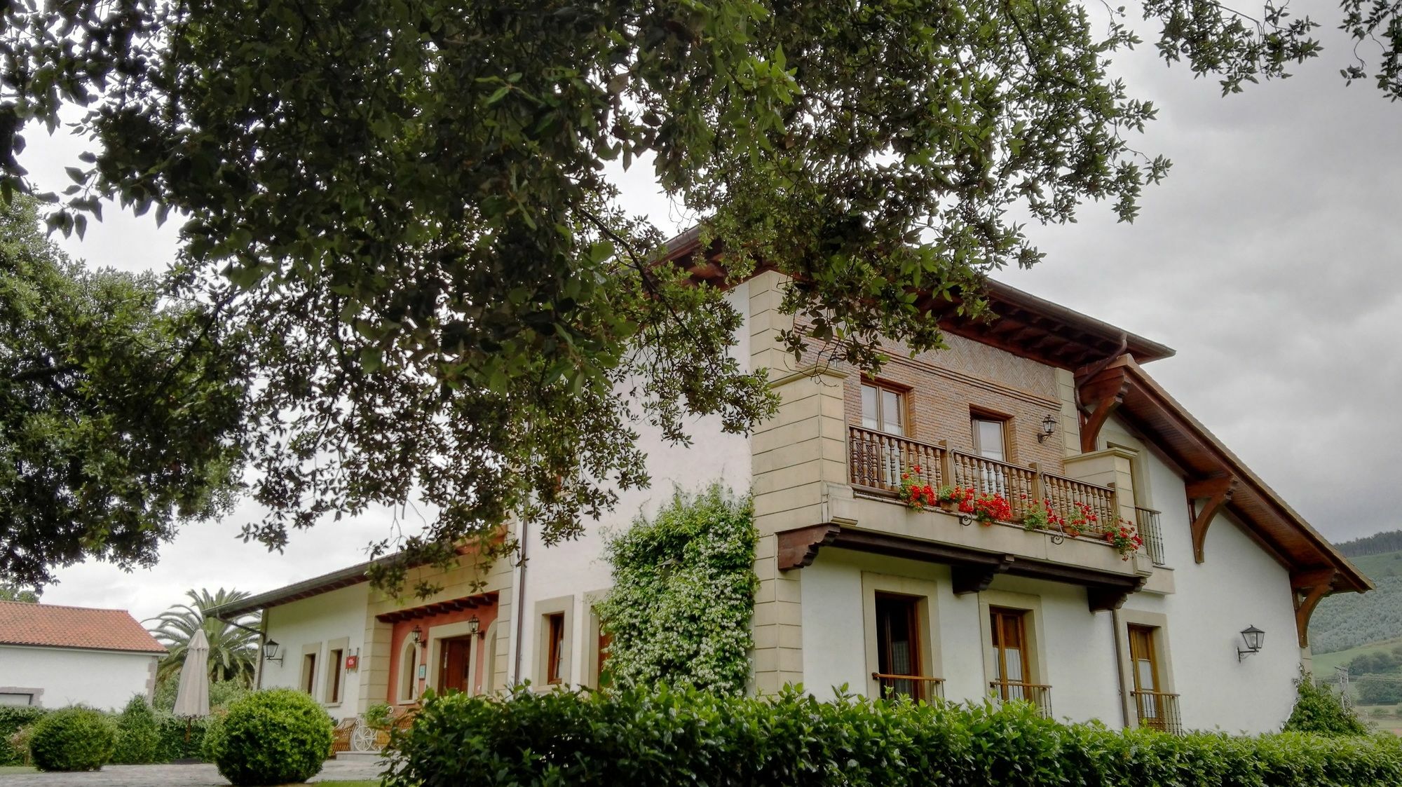 Hotel Posada La Robleda (Adults Only) Арнуеро Екстериор снимка