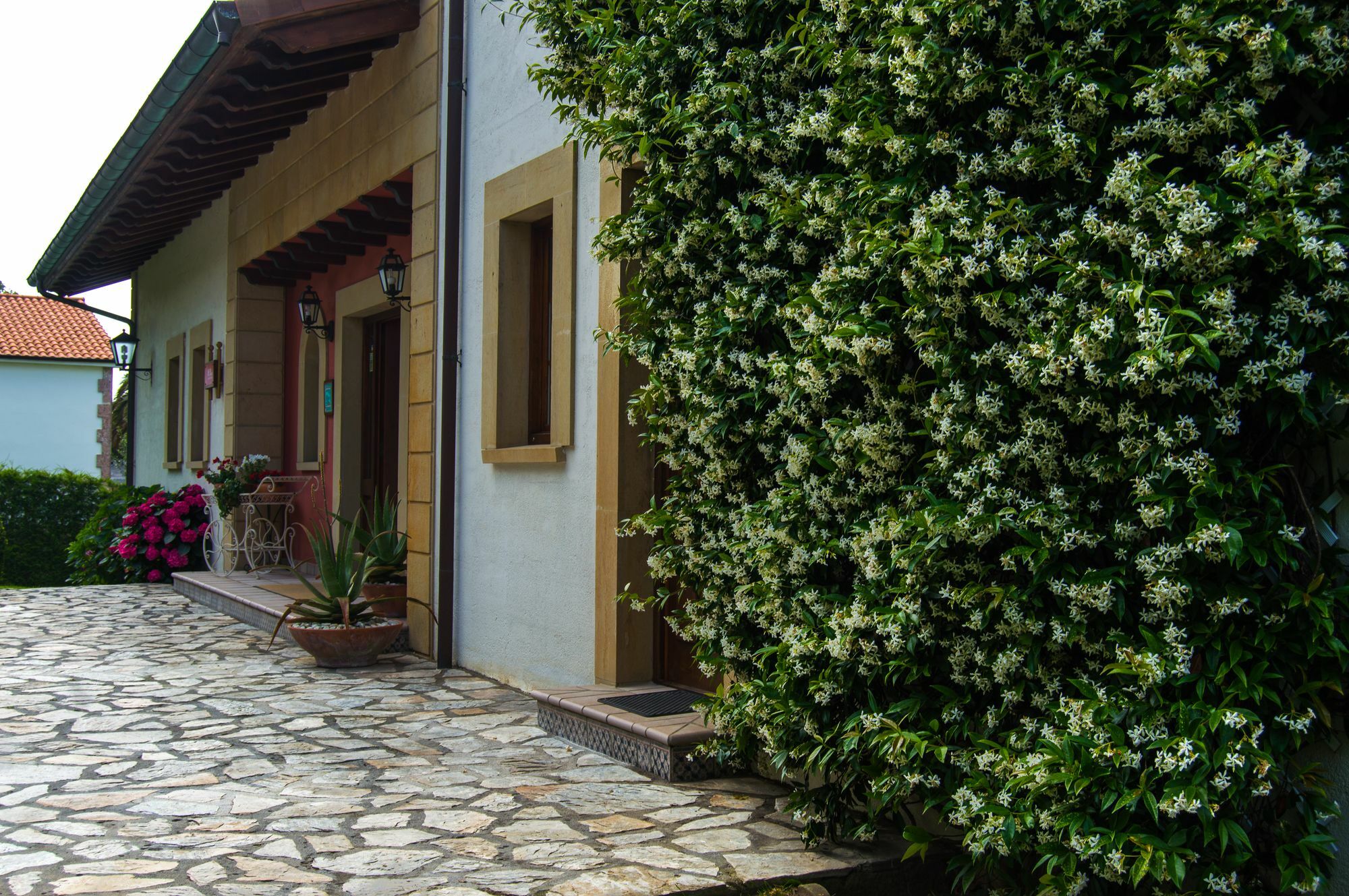 Hotel Posada La Robleda (Adults Only) Арнуеро Екстериор снимка